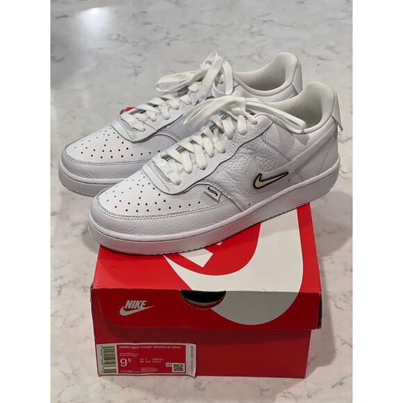 New in Box Nike Women’s Court Vision Low Vday Athletic Sneakers Size 9.5 White - Picture 3 of 10